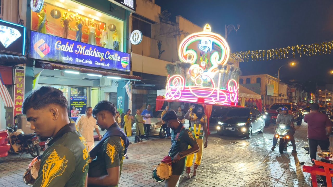 Thaipusam Ipoh 2026 | Illuminated Mayil Kavadi Dancing to Urumi Melam | 31 January
