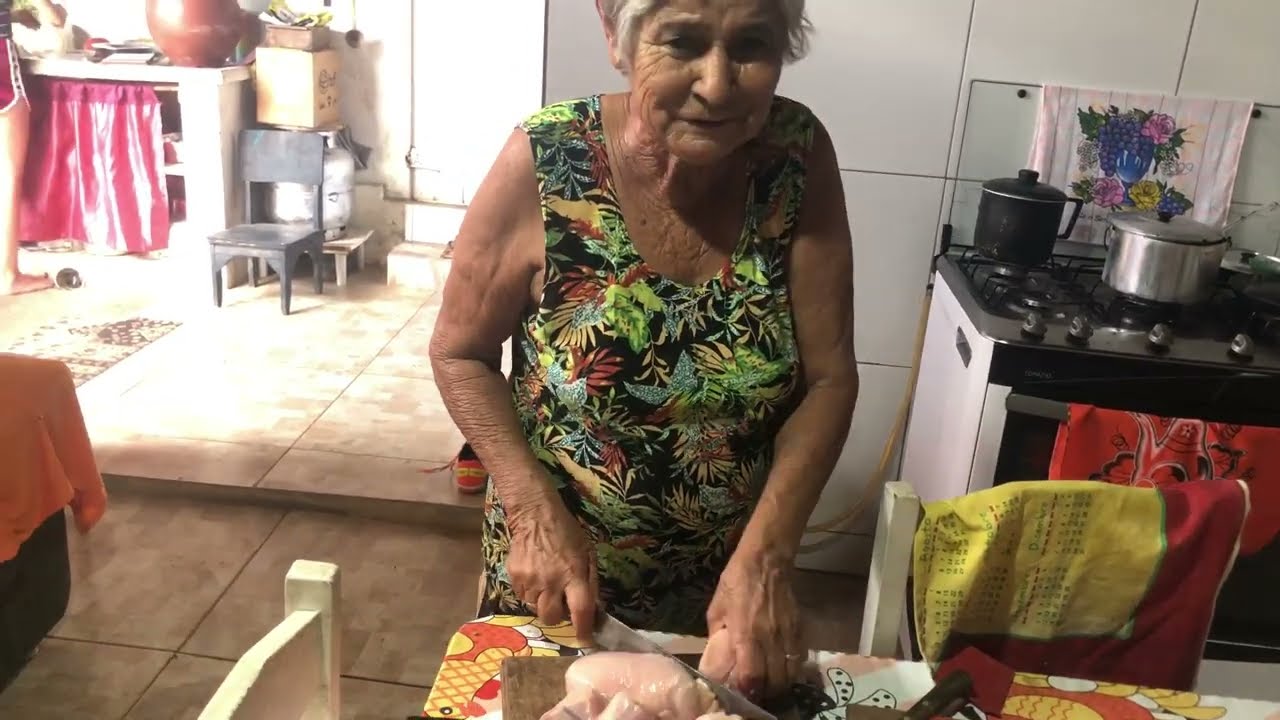 ESSA TORTA DE FRANGO FICOU UMA DELICIA COM ESSA MASSA CASEIRA E OLHA O TANTO DE RECHEIO QUE COLOQUEI