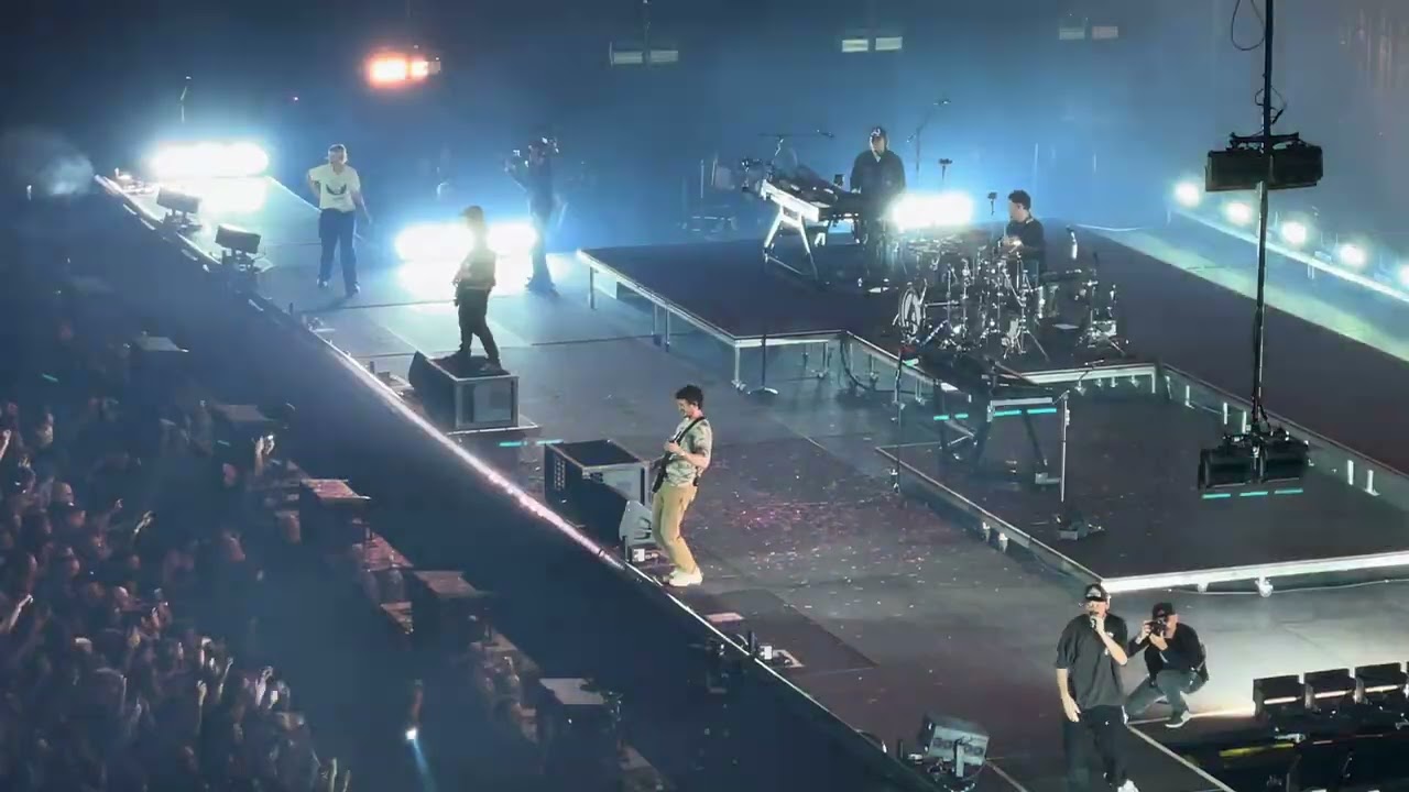Linkin Park - A Place For My Head (Live at Qudos Bank Arena - Night 1)