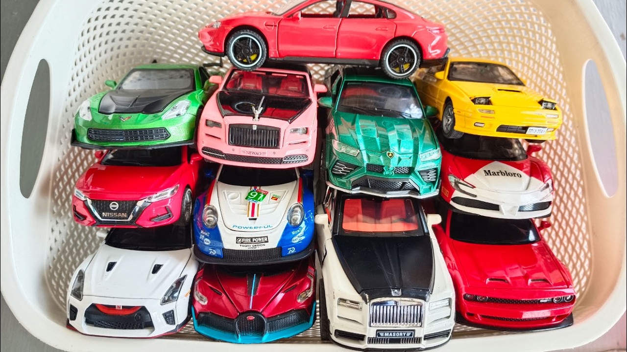 Коробка, полная литых моделей автомобилей, лучшие игрушечные машинки, Porsche, Rolls Royce, Urus,...