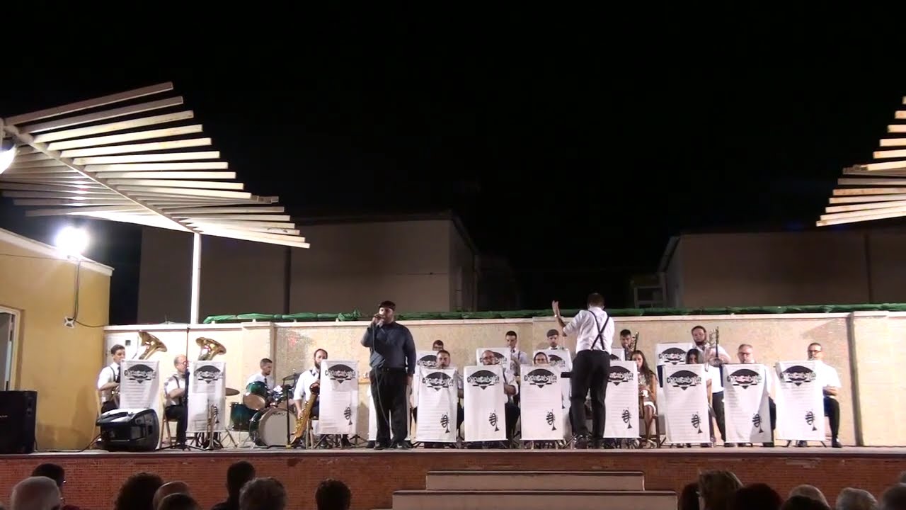 Feeling Good (Anthony Newley & Leslie Bricusse/Matt Amy) - Copacabana Sax Big Band y Carlos Porcel