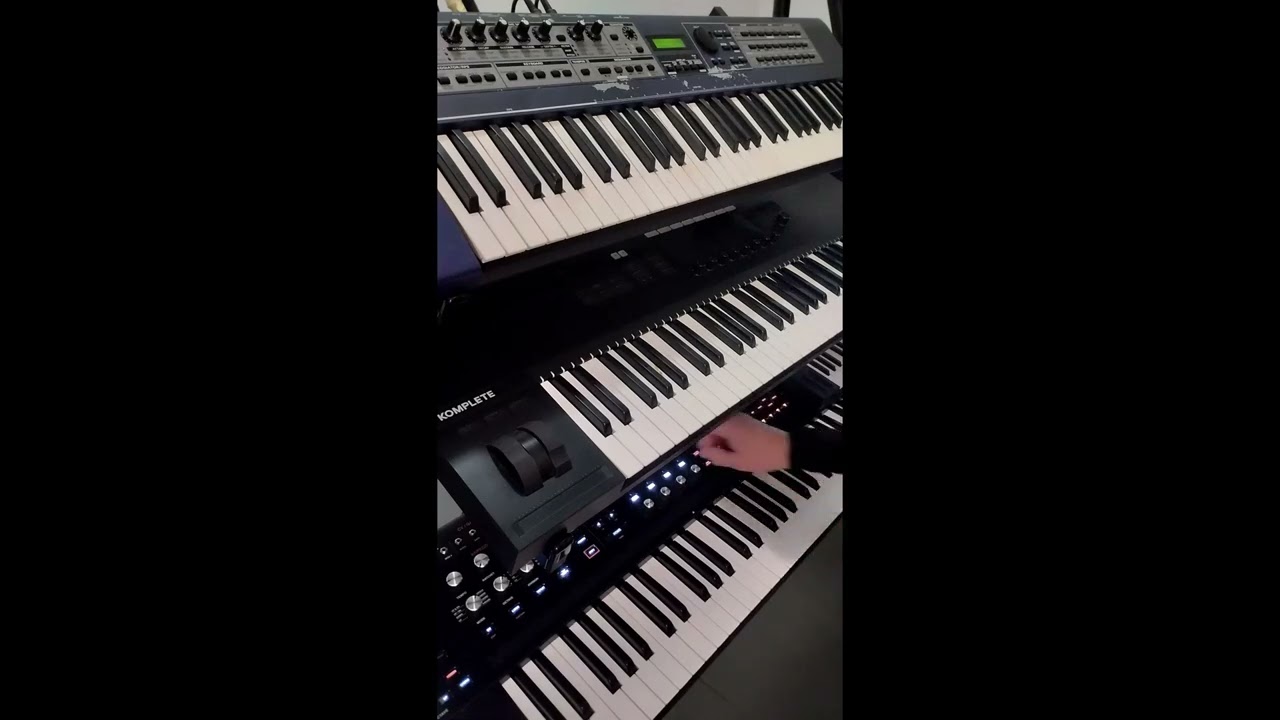 ASM Hydrasynth Deluxe,Roland JX 305,Spectrasonics Omnisphere 2,Eventide Blackhole Reverb