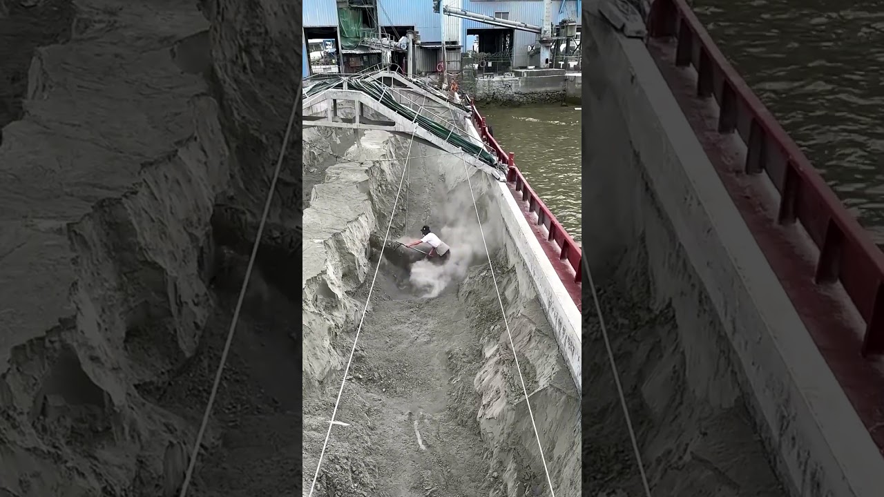 Unloading process of steamship lime transport