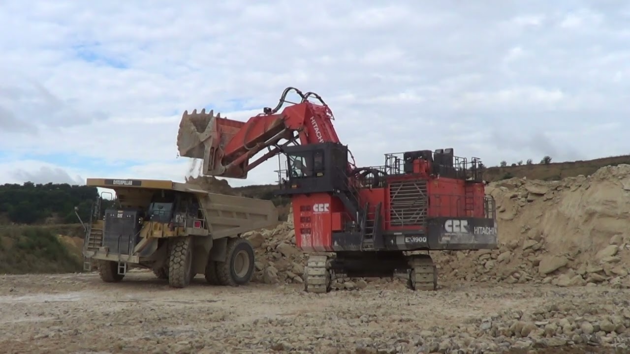 Hitachi EX1900 loading Cat 777G