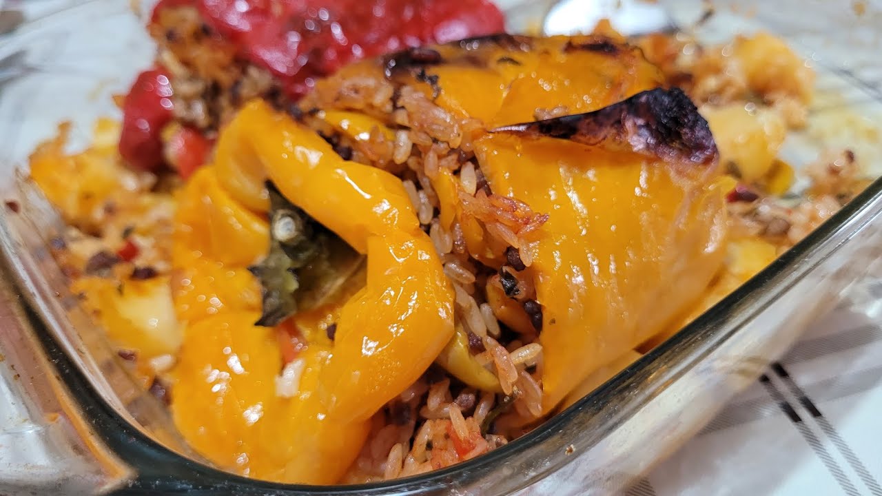 PEPERONI RIPIENI DI RISO E CARNE 