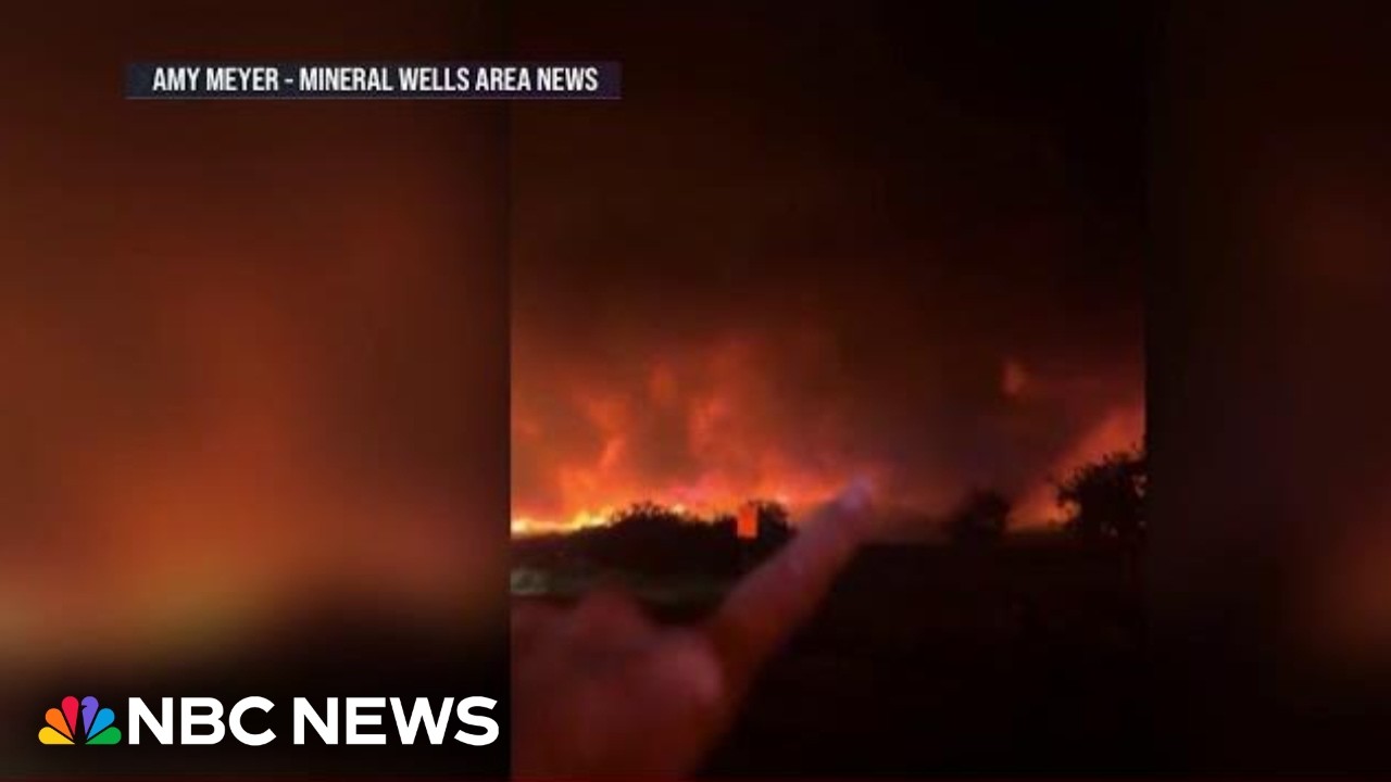 Hundreds evacuated as Texas wildfire explodes