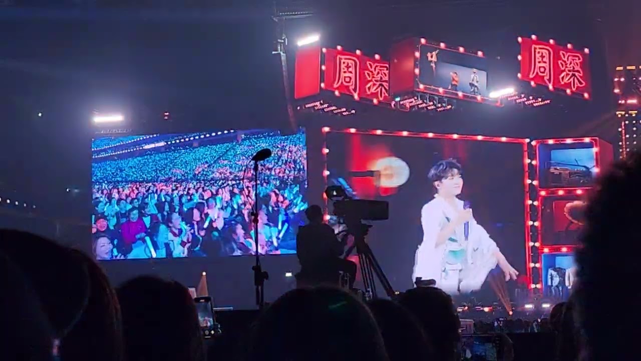 #鄧麗君組曲：#甜蜜蜜 + #路邊的野花不要採 + #我只在乎你 周深2025「深深的 」巡迴演唱會 香港站 跨年紀念場 #2025年12月31日