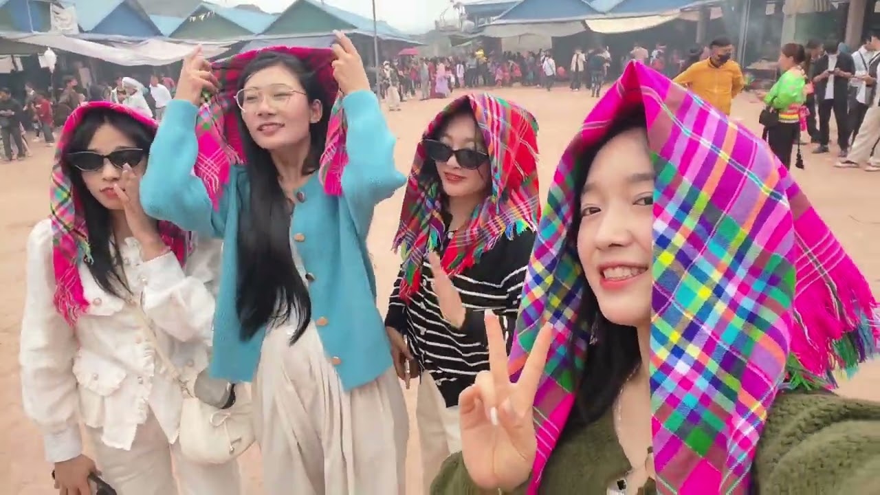 Mùng Ba Tết Các Cô Gái Hà Nhì Đi Dạo Một Vòng Vào Chợ Tình H'mông #taybacvietnam 