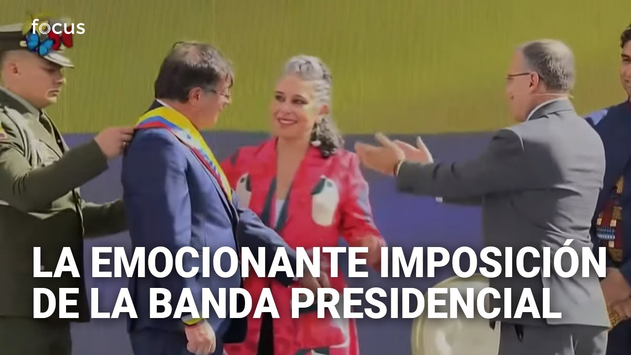 María José Pizarro le impuso la banda presidencial a Gustavo Petro