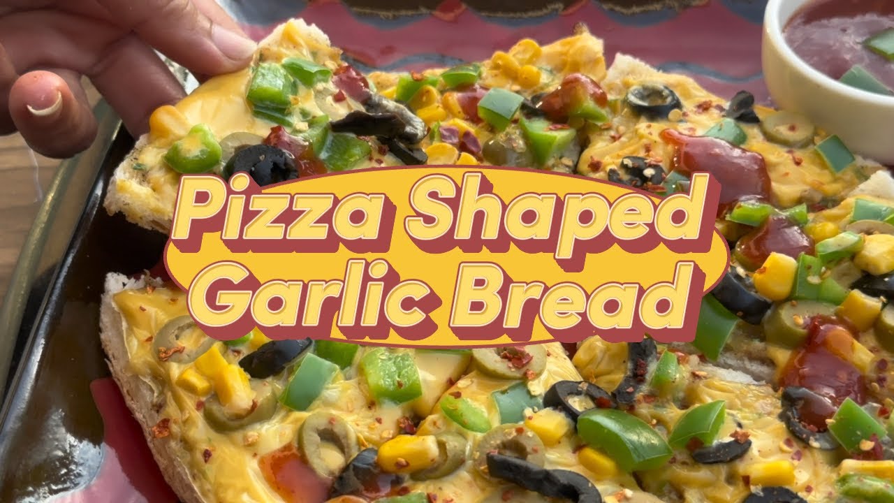 How to Make Pizza Shaped Garlic Bread at Home | Easy & Cheesy Recipe #food #ramadan #recipe 