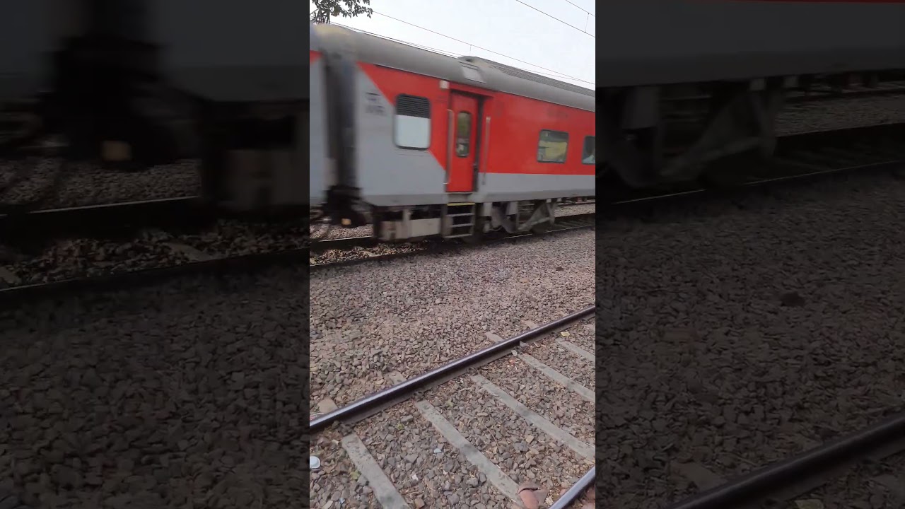 12957 Swarna Jayanti Rajdhani Skipping Palam At Full Speed #train #brcwap7 #sjrajdhani
