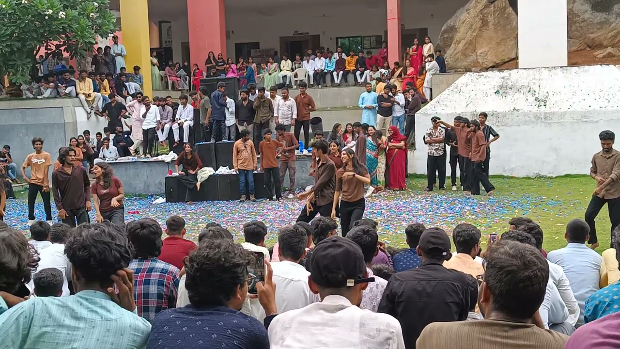 Don’t miss the Flash Mob at the BIET Main Stage!”#Biet 🥳🔥❤️‍🔥😎📈💃🕺🪩