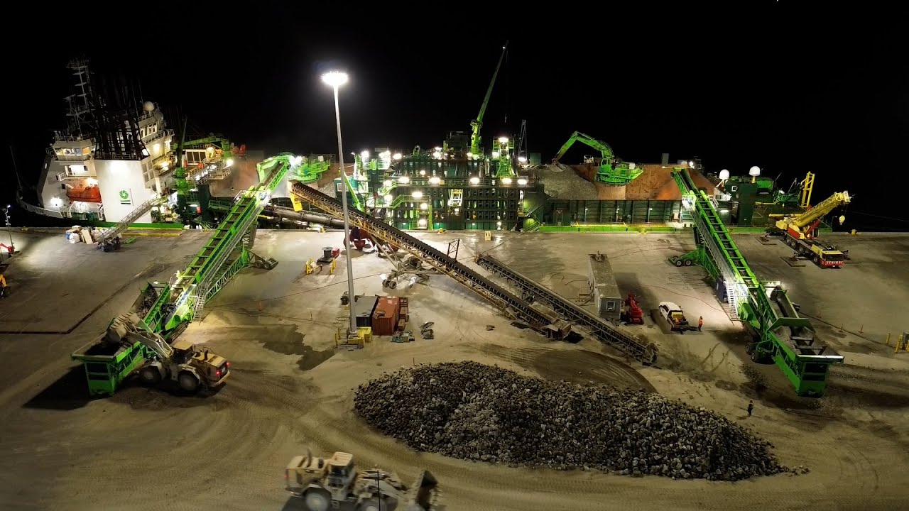 Ground-Breaking Telestack System loading Rocks to Flexible Fall Pipe Vessel for DEME