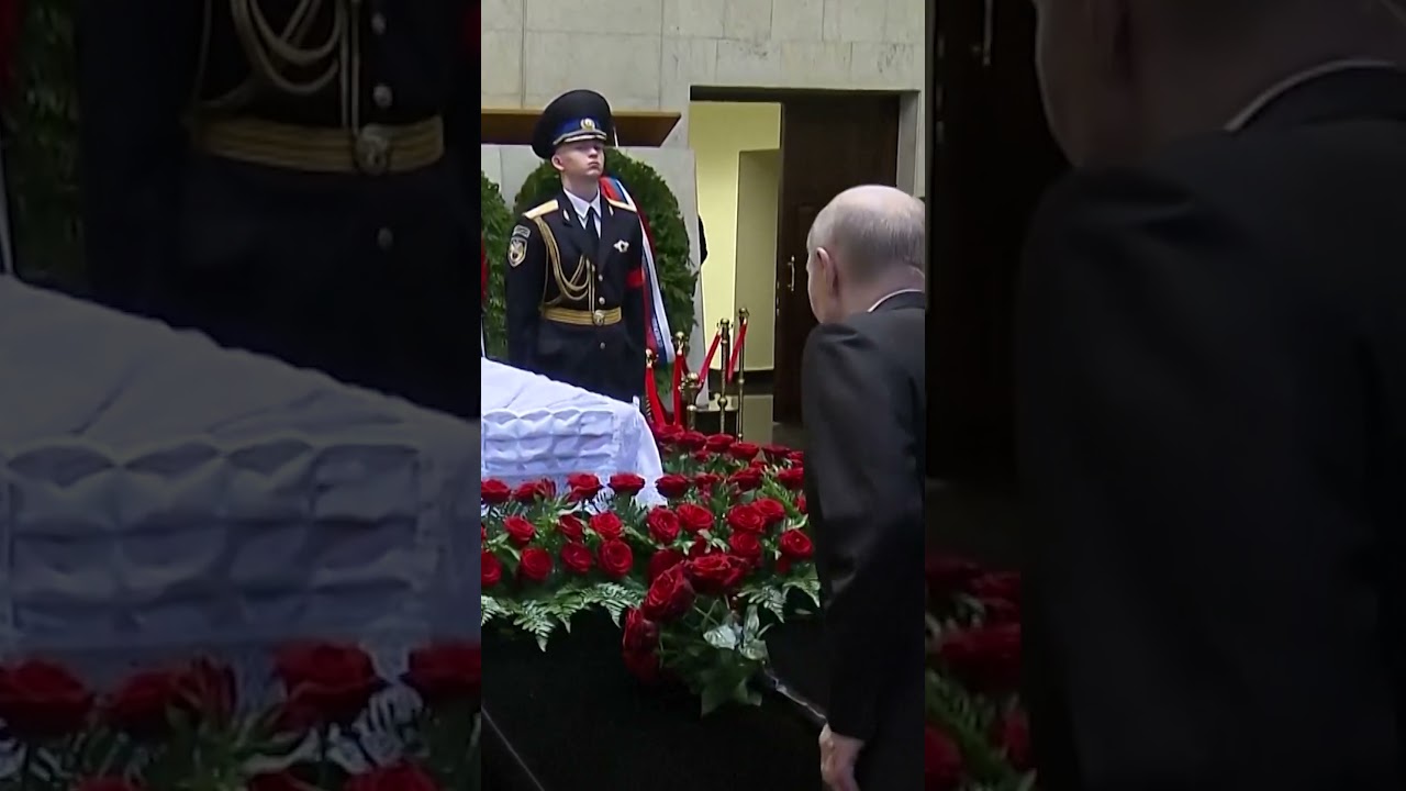 Putin Makes Rare Public Appearance at Farewell Ceremony for Former Defense Minister #shorts