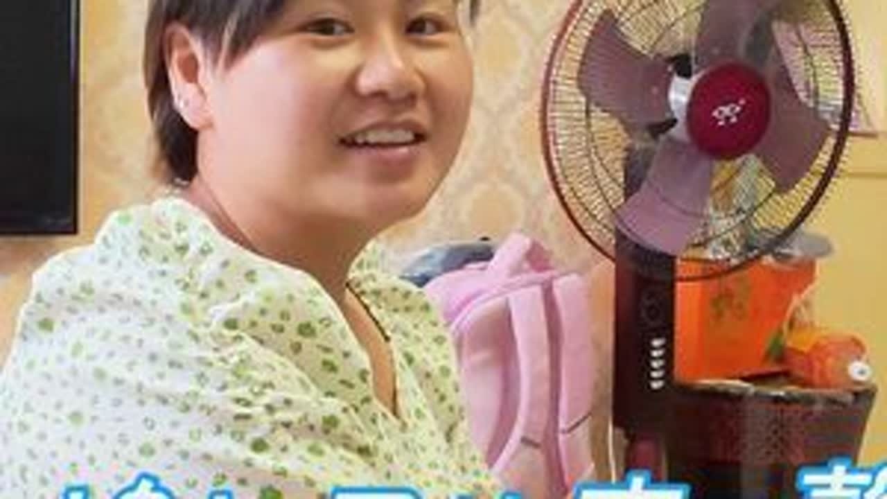 媳妇网购藏神秘，小冯以为是啥惊艳好物；打开结果是康乃馨，还被嫌“不好看”，当场遭媳妇一顿抱怨。#抖音创作者大会 #生活的100种记录方式 #记录真实生活 #夫妻日常 #vlog十亿流量扶持计划
