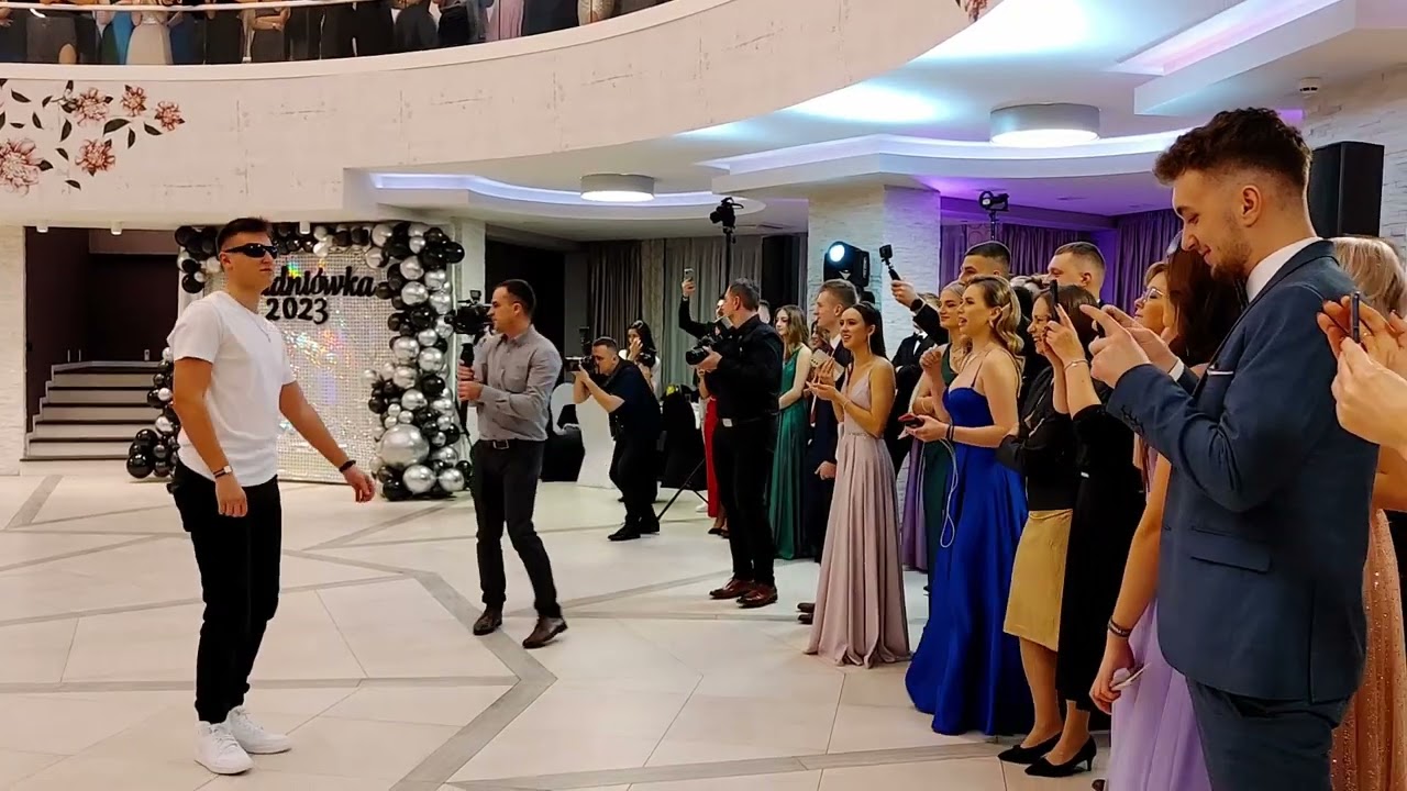 Performance uczniów ZSBiO na studniówce 2023