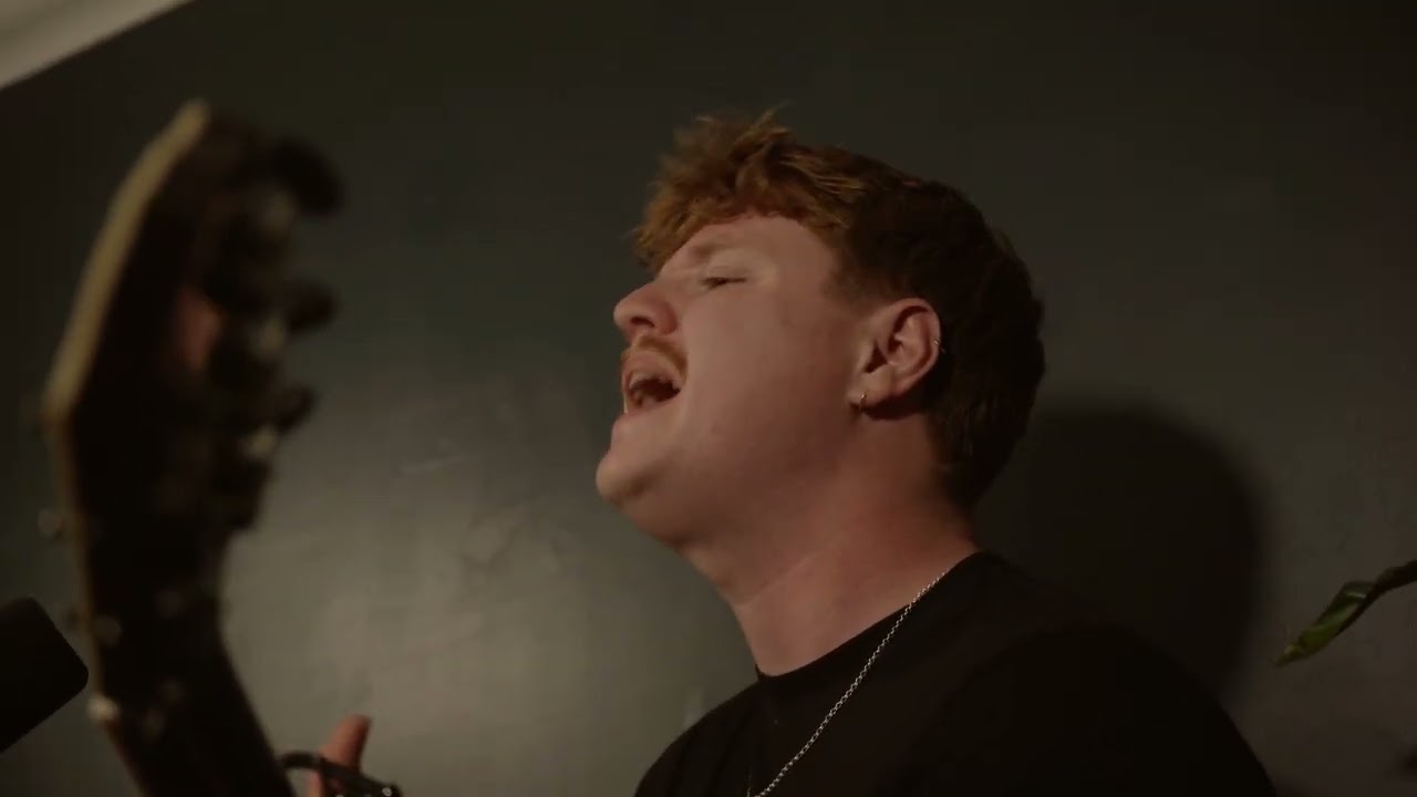 Sonny Tennet - I Don’t Want to Miss a Thing (Acoustic Cover) 
