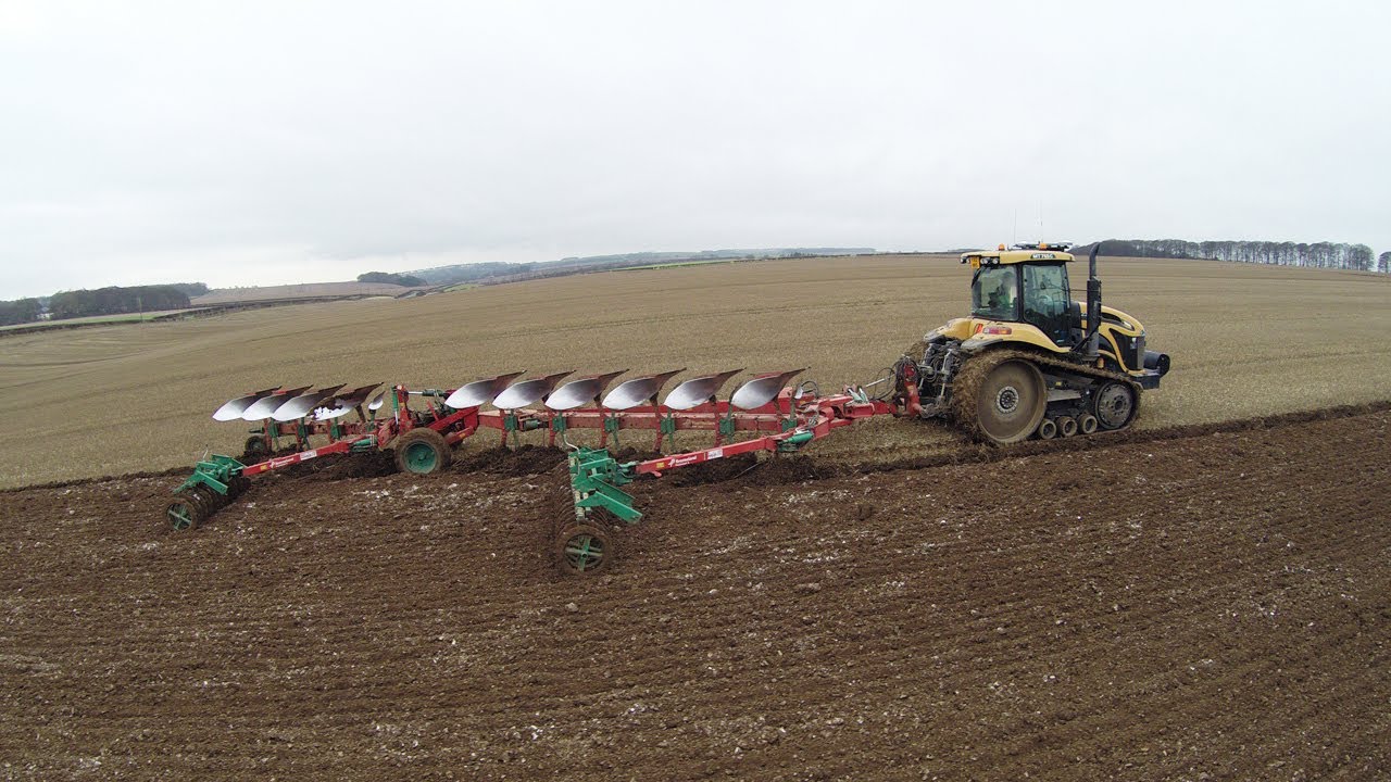CAT Challenger 765c and Kverneland 10 Furrow Plough