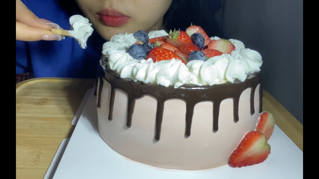I have a sweet tooth. Let's show an ice cream cake.