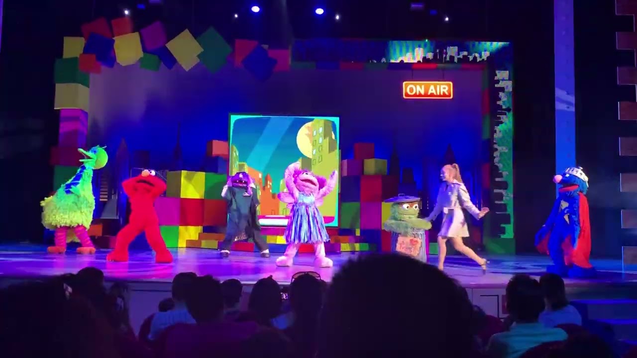 Universal Studios Singapore Elmo’s TV Time