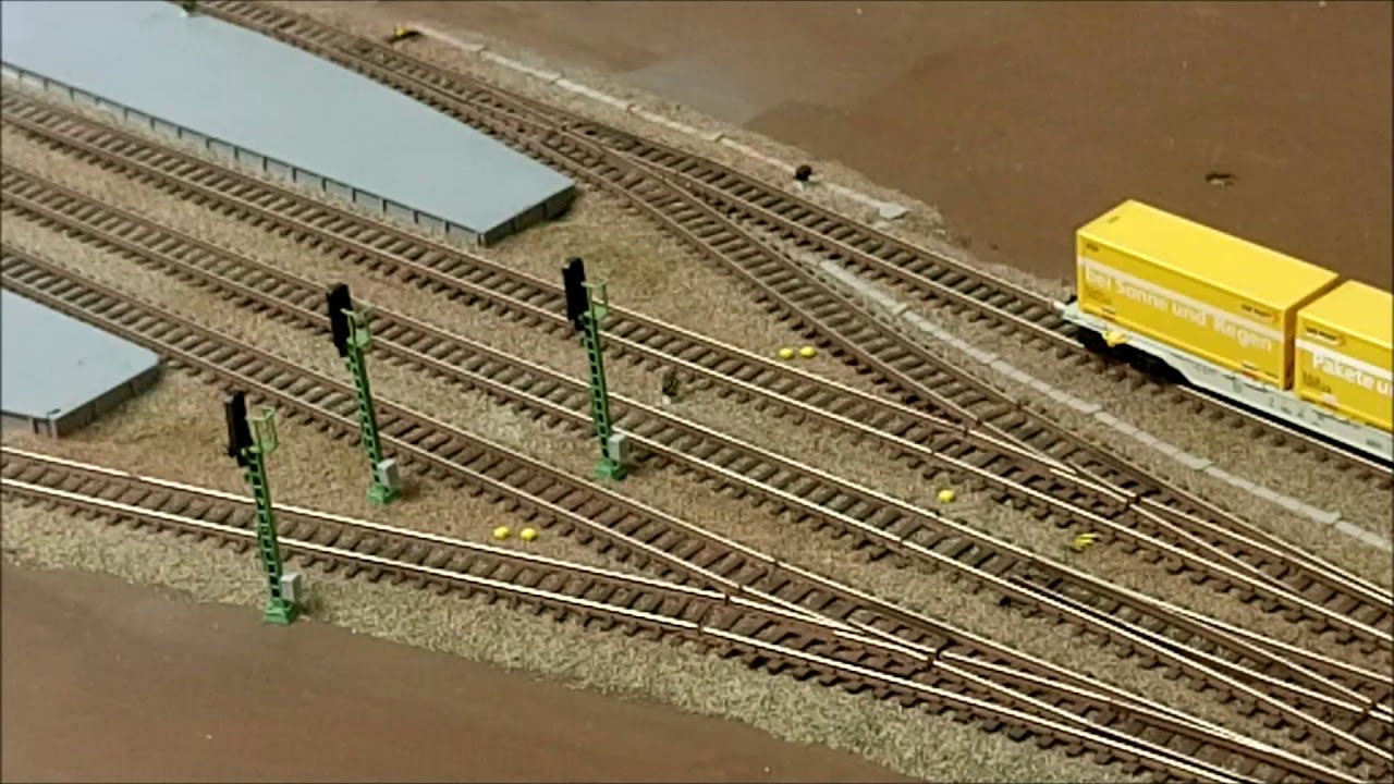 U10 Spur N Großstadt Anlage im Bau, Mafen Lichtsignale und Peco doppelte Gleisverbindung