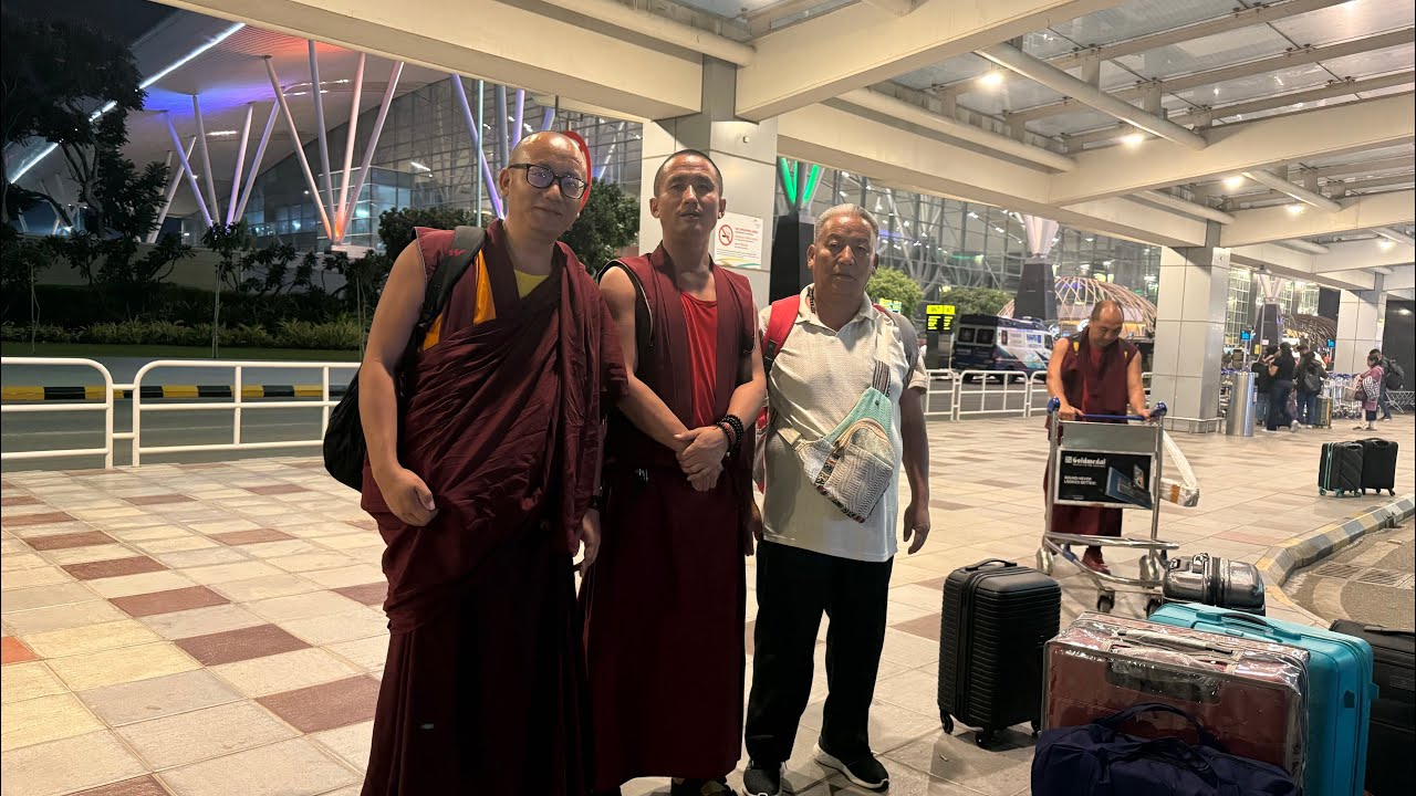 ￼ Ask me Jara Hoon Bangalore airport ￼ terminal 1 Aaka Tulku Tsering Chaijee Rinpoche🙏🏻