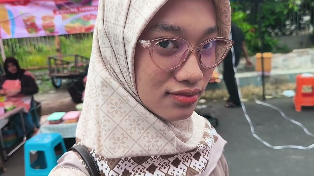 takjil hunt (btw look how adorable she is, so cute right?) 