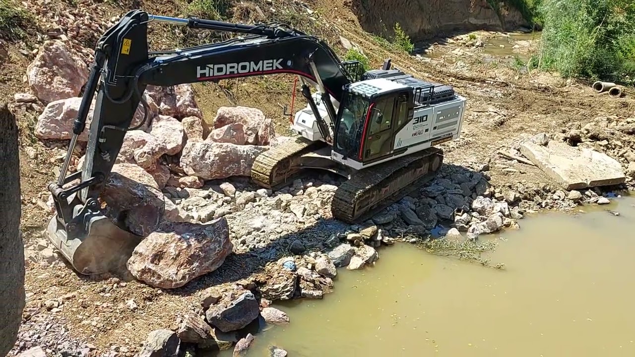 Hidromek Ekskavatör ile Taş Tahkimat Çalışması (1/2)
