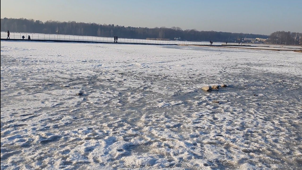 Na spacer pięknie jezioro lód zima -3 🥶❄️. Dron neo 2