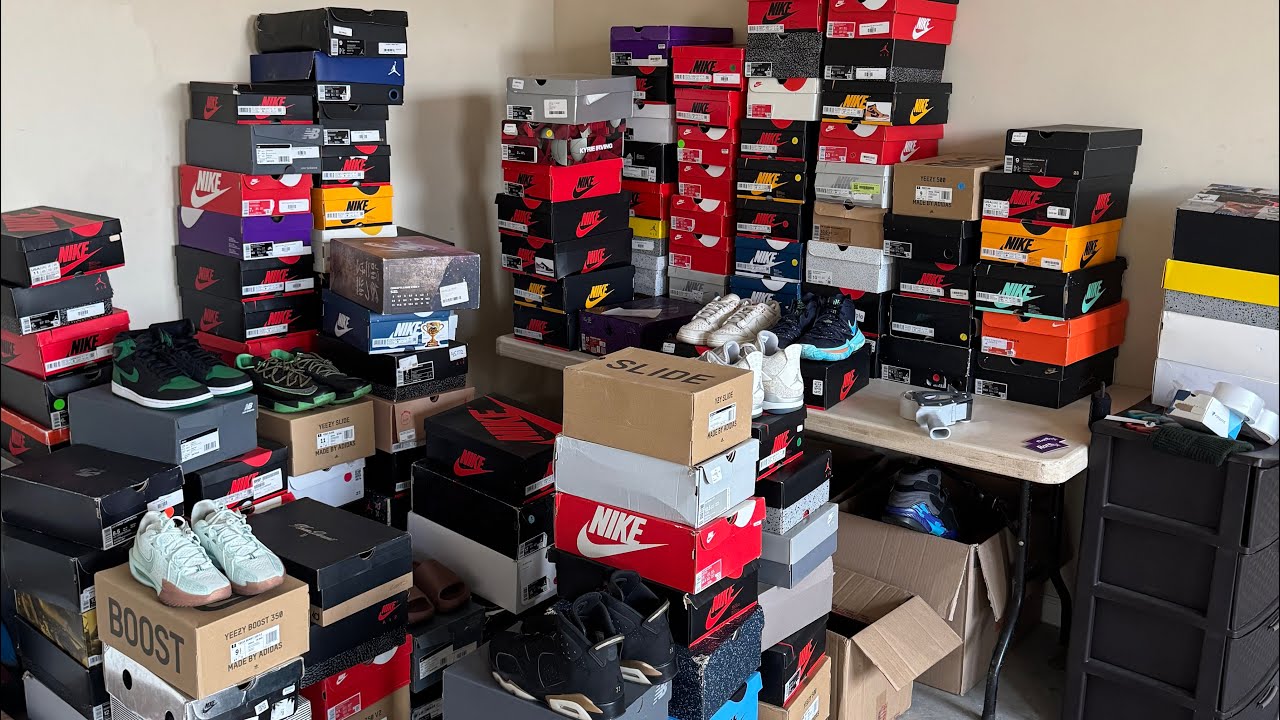 1 hour of unboxing sneaker mystery boxes…
