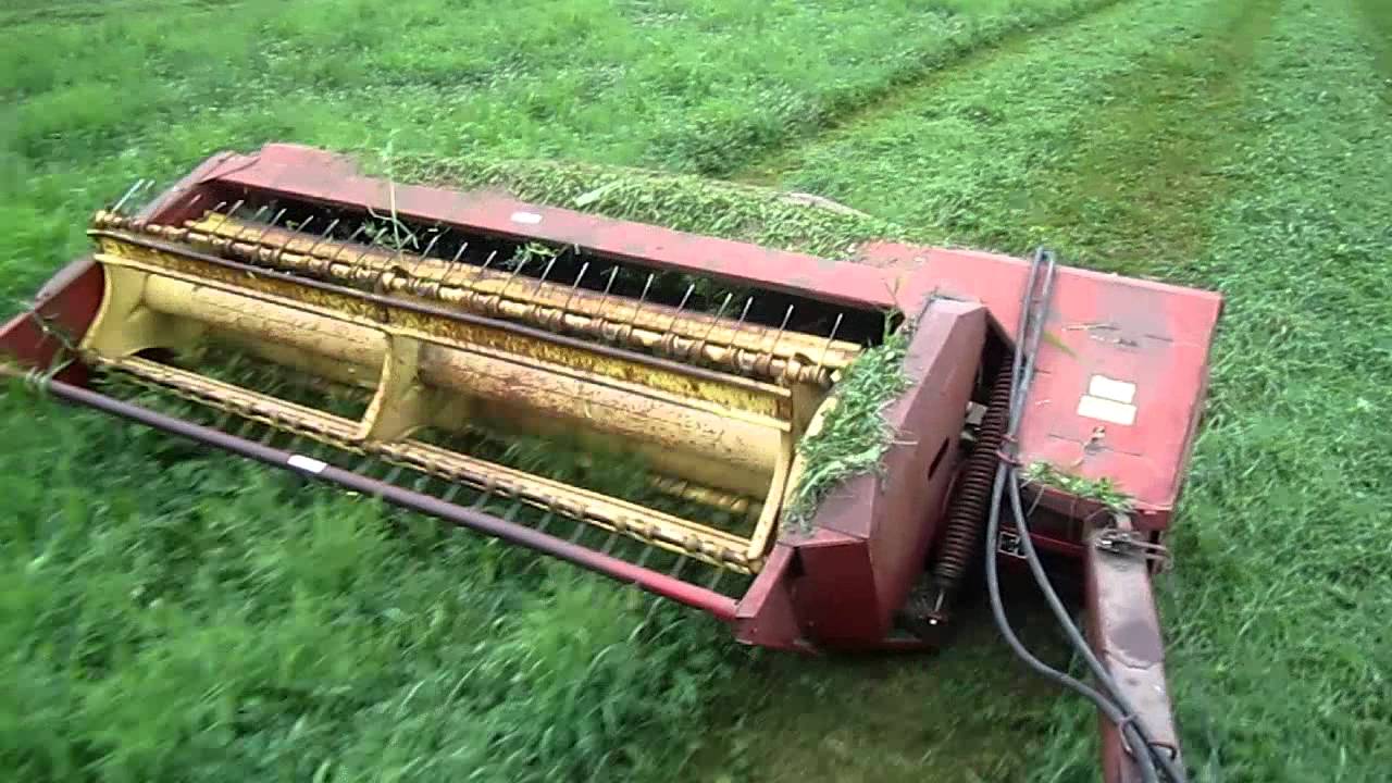 cutting hay with the 4010 and 489 haybine