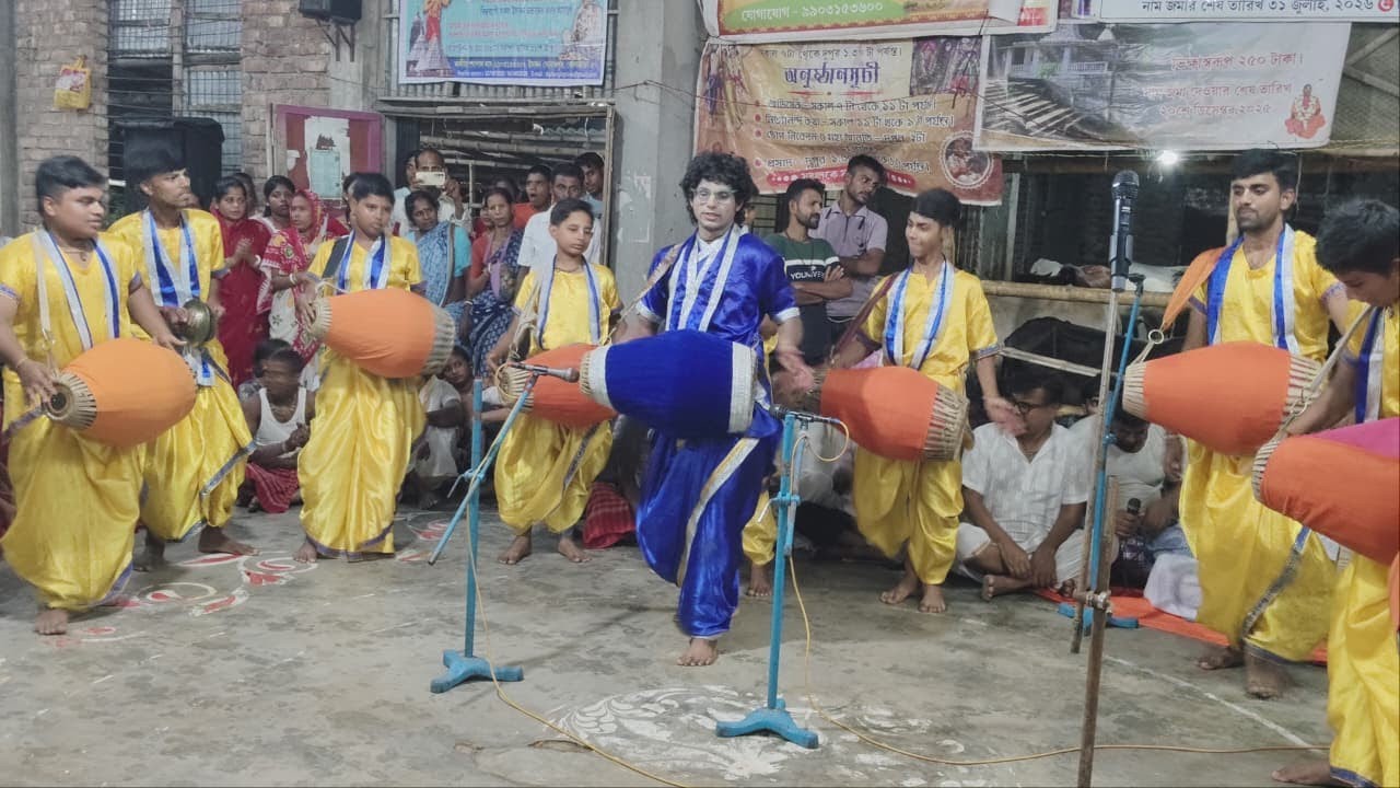 20 students of Tanmay Sardar playing the Shrikhol along with the Hare Krishna Mahamantra at Sonarpur ISKCON Temple