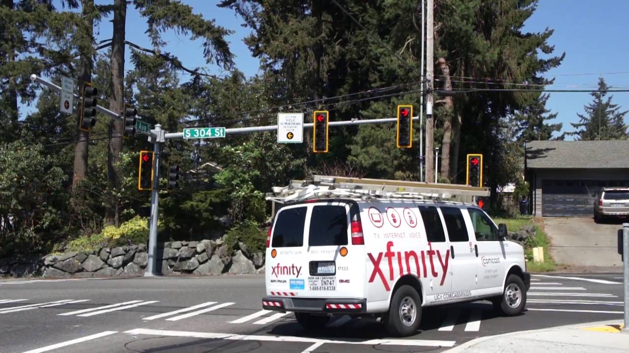 T-Junction w/ Flashing Yellow Arrows -- Federal Way, WA