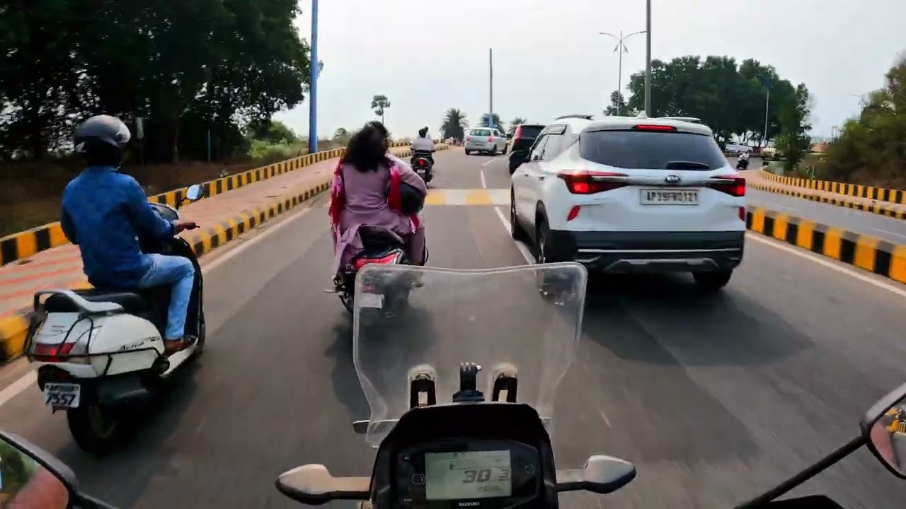 106 km/h on Vizag Beach Road 🌊 | Suzuki V-Strom 250 POV Ride