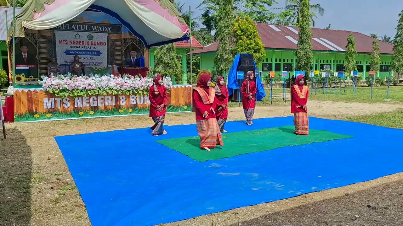 TARI SERAMPANG LAUT: OLEH SOSWA MTs NEGERI 8 BUNGO