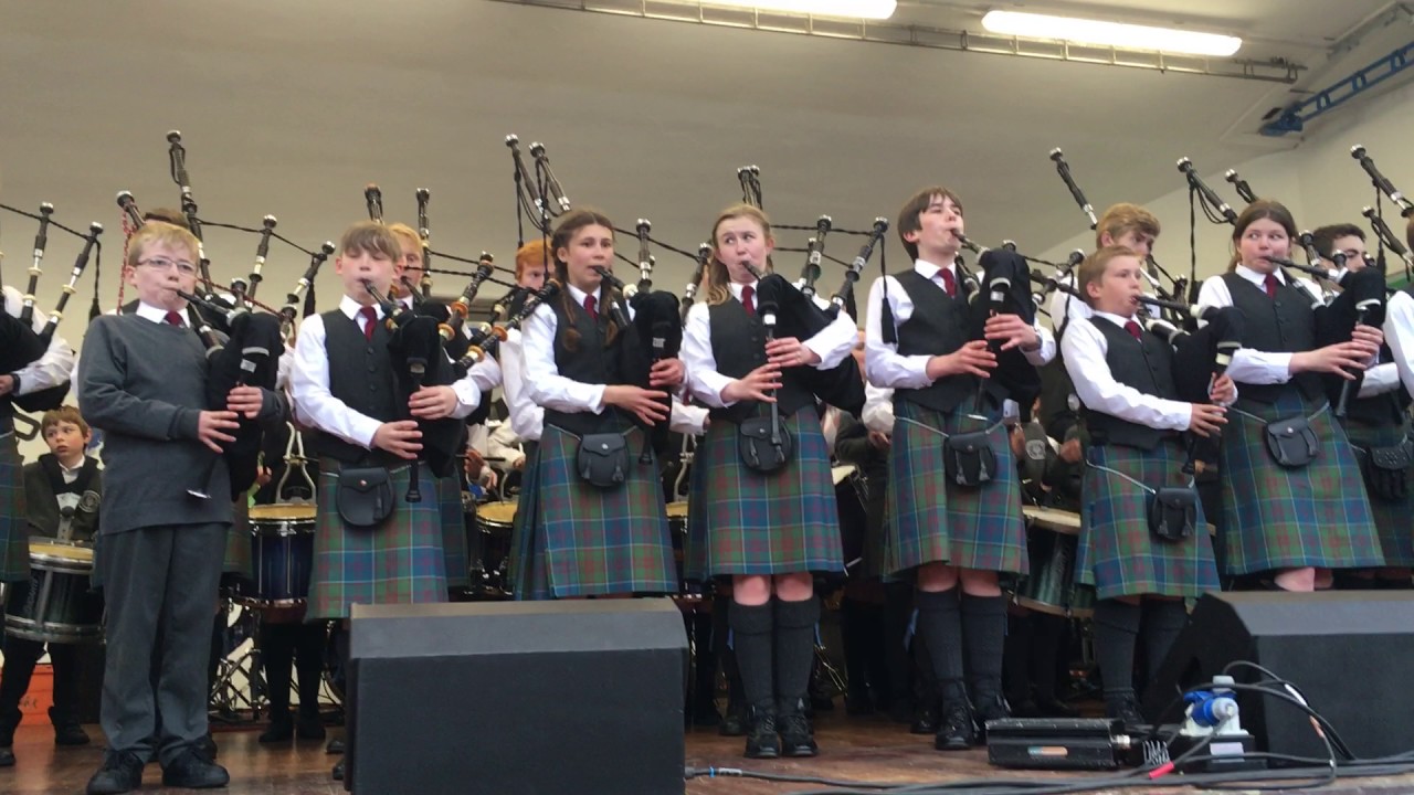 Red Hot Chilli Pipers and D'Mains Pipe Band - Avicii - Wake Me Up