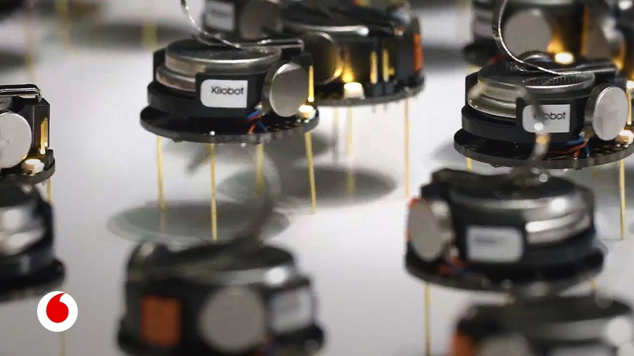 Pequeños robots inteligentes capaces de trabajar en equipo