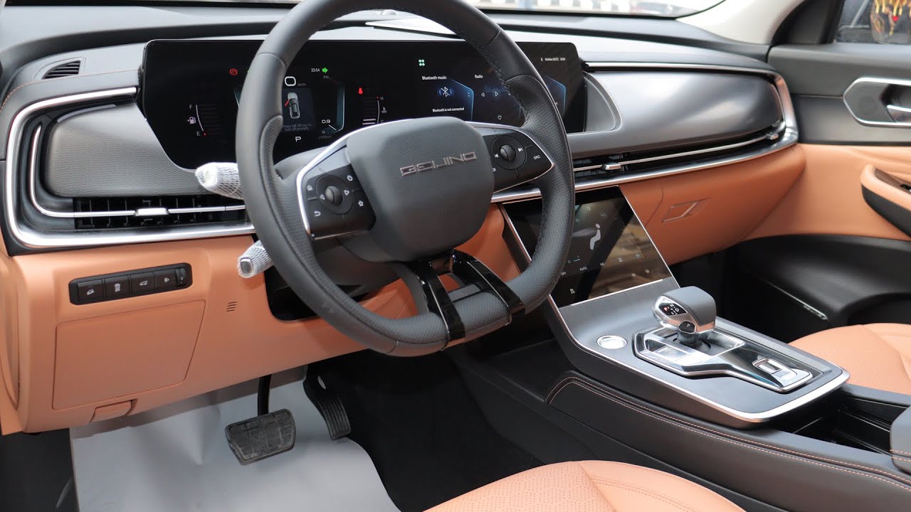 Baic X7 2025 Highline, черный, коричневый интерьер обзор