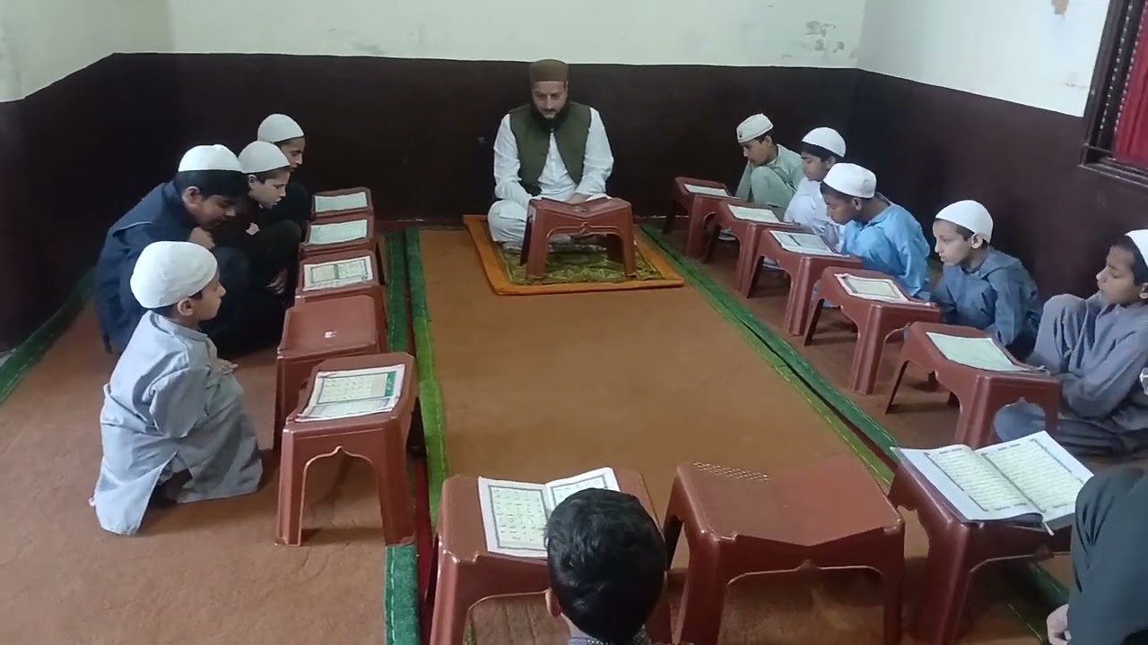 جامعہ حسینیہ تعلیم القران تحصیل علی پور چٹہ میں بچے قران مجید کی تلاوت کرتے ہوئے سبحان اللہ 