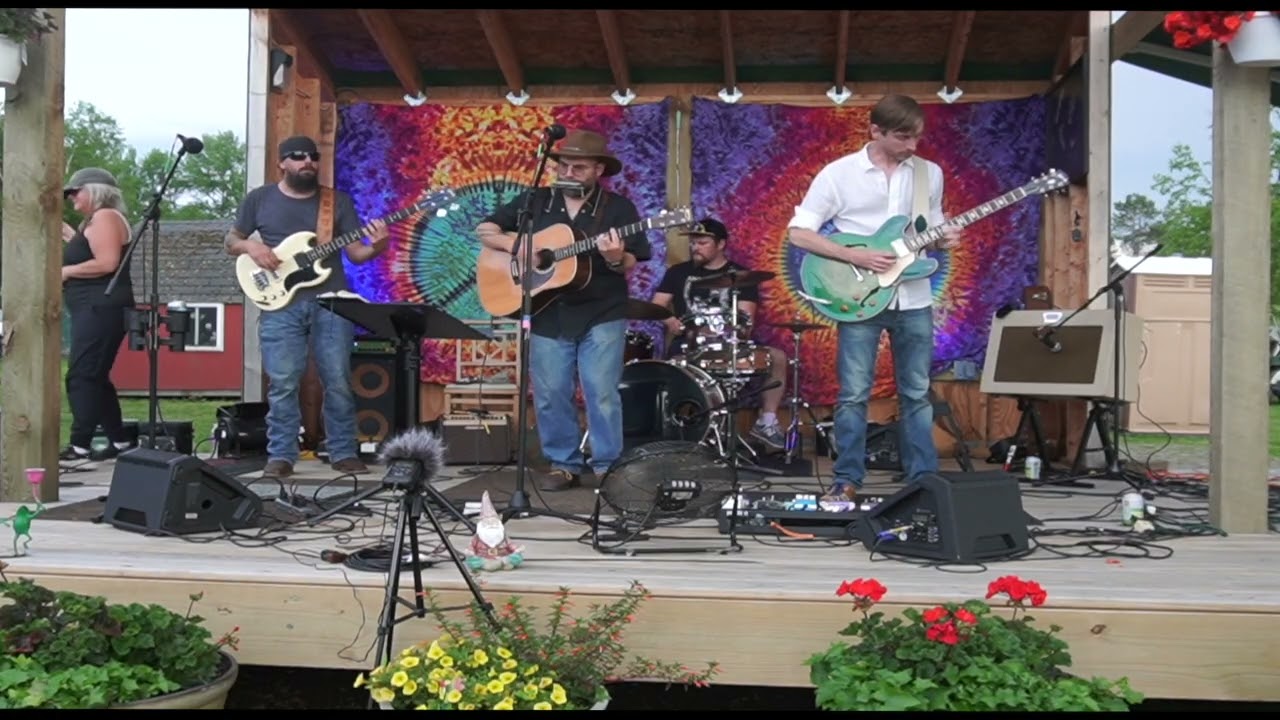 Nathan Frazer & The BUB fet. Boss Mama --I'll Be Your Baby Tonight-- Bob Dylan Cover