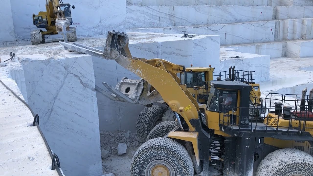 Komatsu WA900 And WA800 Wheel Loaders Do Amazing Work On Marble Quarries