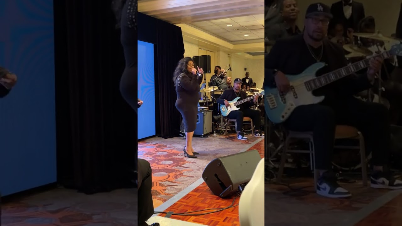 😍😍Pastor Kim Burrell 