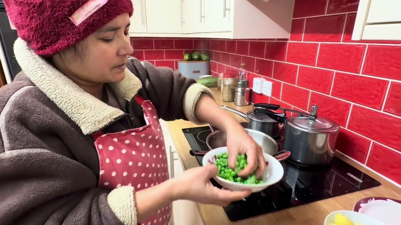 Nepali home made curry at 🇬🇧| Aalu, matar ra anda| 😋 curry and healthy 
