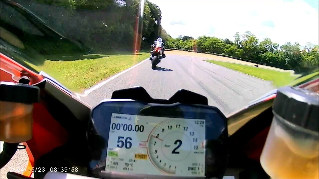 Circuit de Folembray - Trying To Keep Up