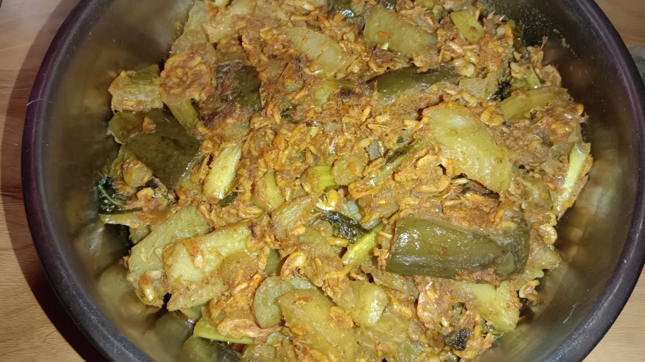 কুচ চিংড়ি দিয়ে মূলো ওলকপি ফুলকপির ডাটি দিয়ে চচ্চড়ি বানালে গরম ভাতে জমে যাবে জাস্ট।