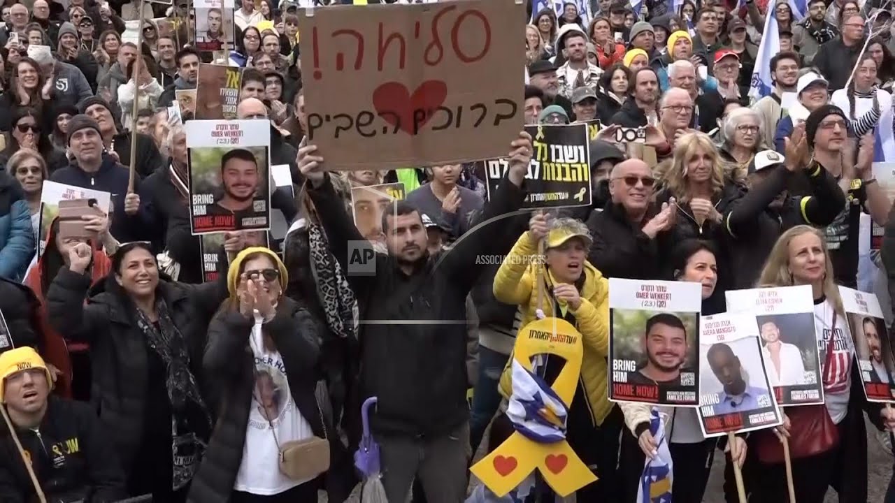 Crowd in Tel Aviv cheers and claps as two Israeli hostages handed over to Red Cross in Gaza Strip