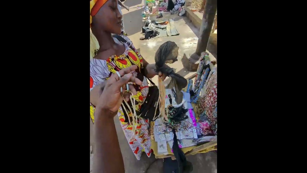 Tou gâté camera cachée - L’achat des perles 