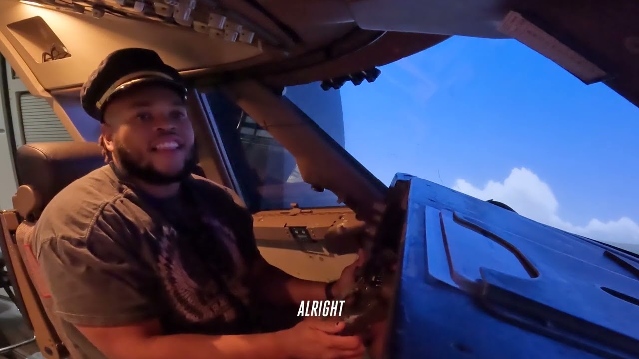 OL Robert Hunt takes on pilot training with Atlas Air | Miami Dolphins