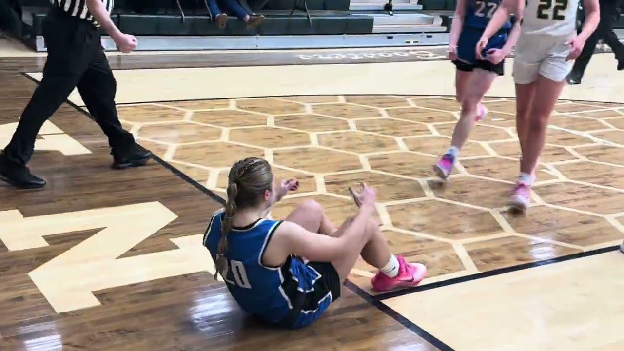 Матч женской баскетбольной команды дня по версии SOT: Brunswick Blue Devils против Medina Bees.