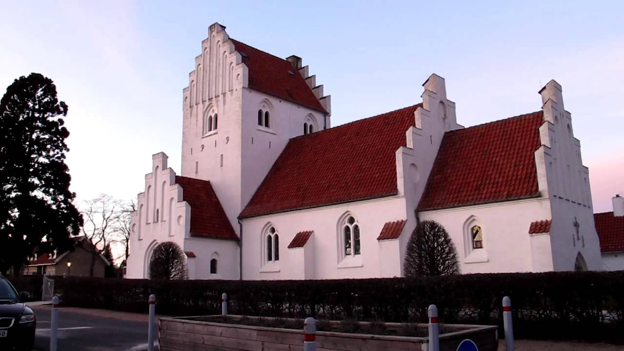 Lundtofte kirke ringer solen ned